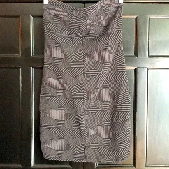 HOT 🔥 Volcom Tight Dress On Strapless Gray Black - Picture 3 of 7